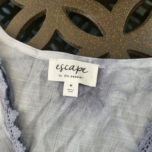 Linen long sleeve blue tie die cross front top - Picture 3 of 3